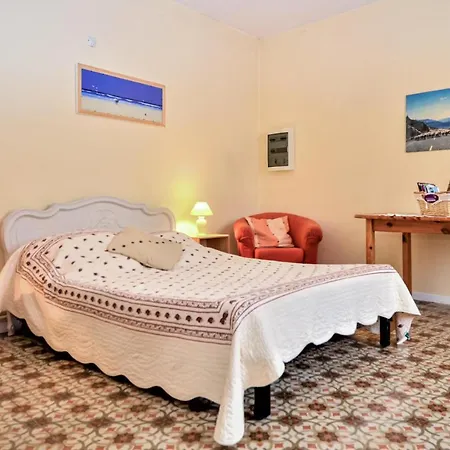 Lovely In Victor La Coste With Wifi * Saint-Victor-la-Coste