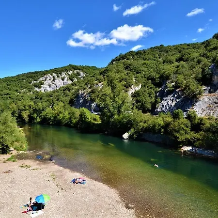 Lovely In Victor La Coste With Wifi Dom wakacyjny Saint-Victor-la-Coste
